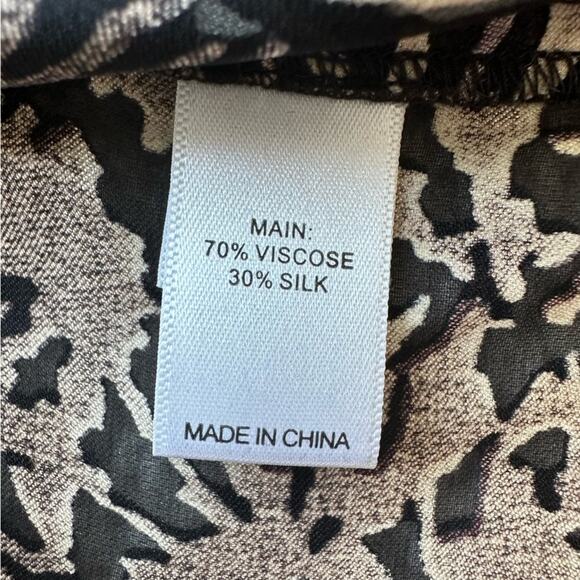 St. John Floral Burnout Silk Blend Blouse Size Size M - Picture 6 of 11